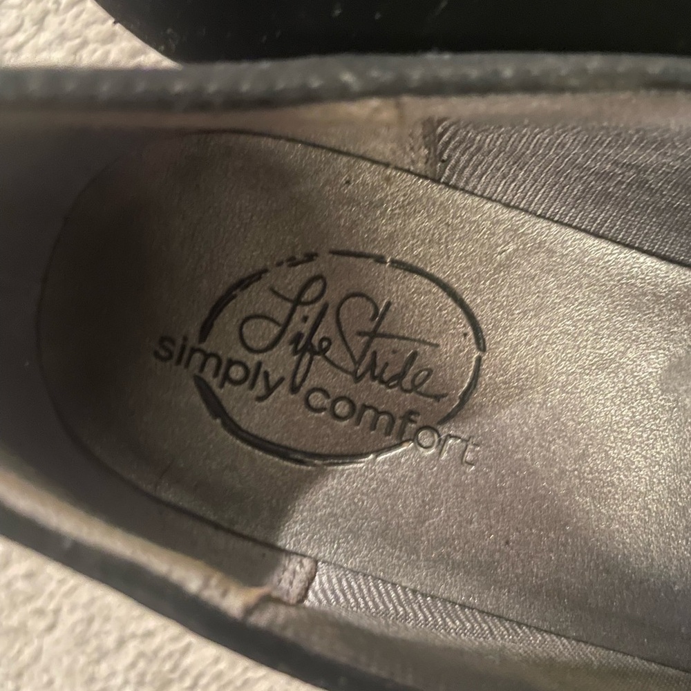 Life Stride Black Patent Flats - Picture 3 of 4